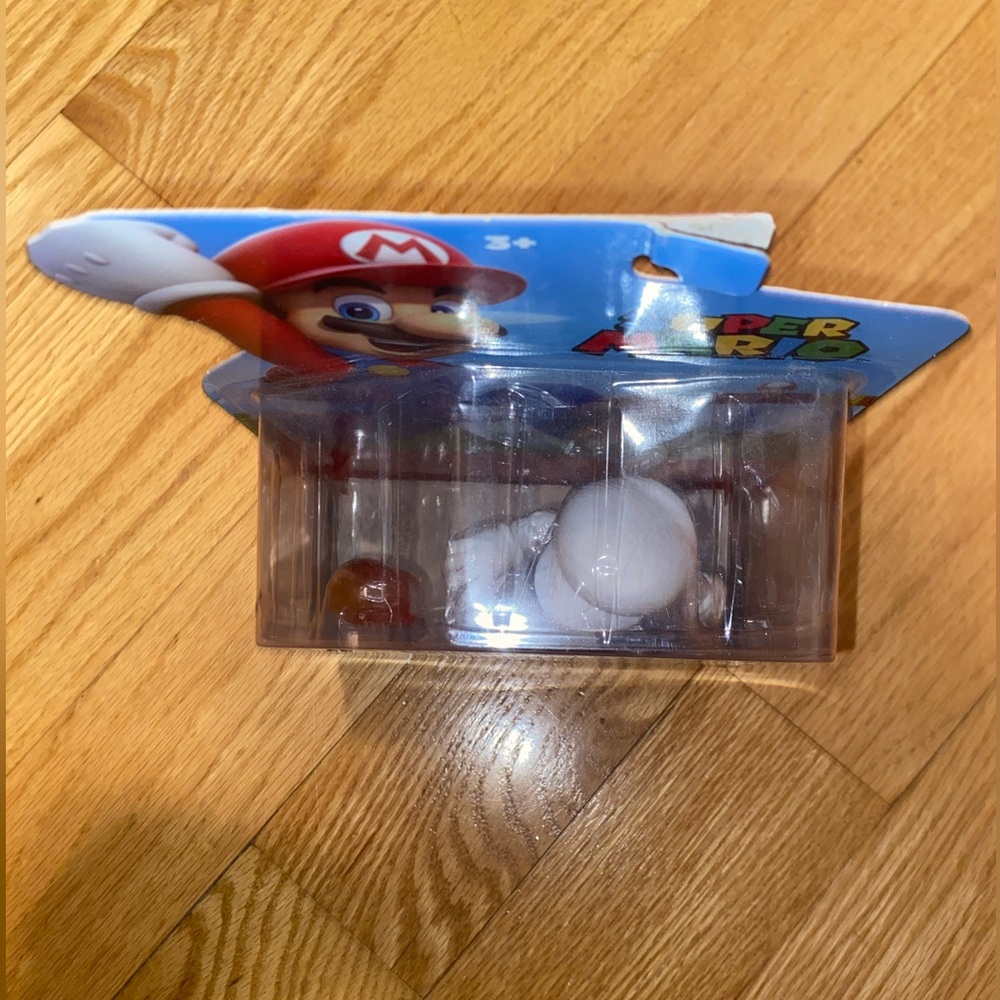 Super Mario Brothers - 4” Fire Mario Figurine w/fireball - Picture 6 of 6